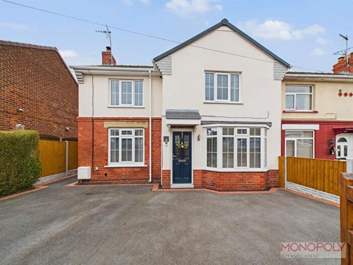 3 Bedroom End Of Terrace House For Sale In Glen Avon, Wrexham, LL12