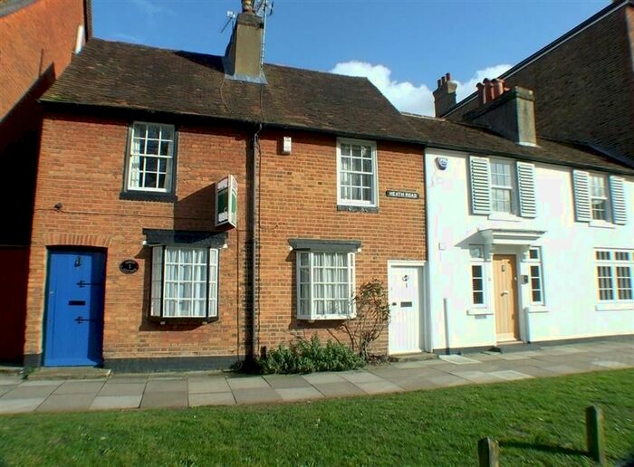 2 Bedroom Property To Rent In Heath Road, Weybridge, KT13
