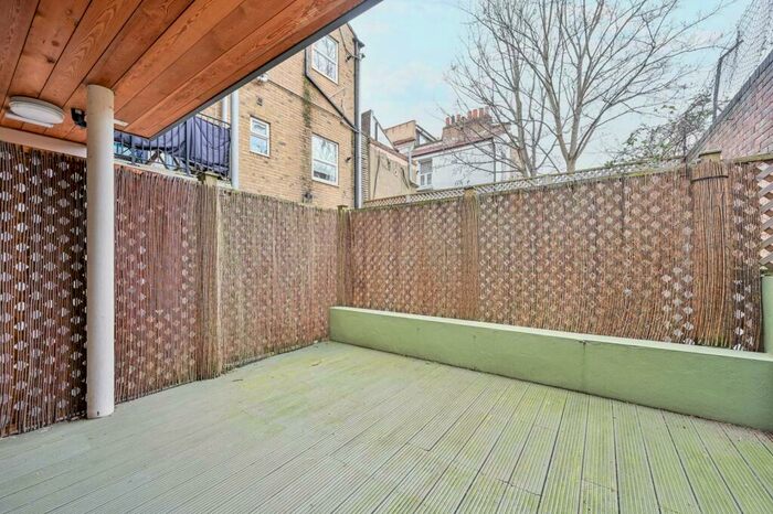 2 Bedroom Flat To Rent In Wendon Street, Tower Hamlets, London, E3