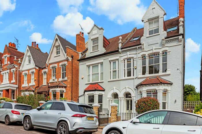 4 Bedroom Semi-Detached House To Rent In Claremont Road, Highgate, N6