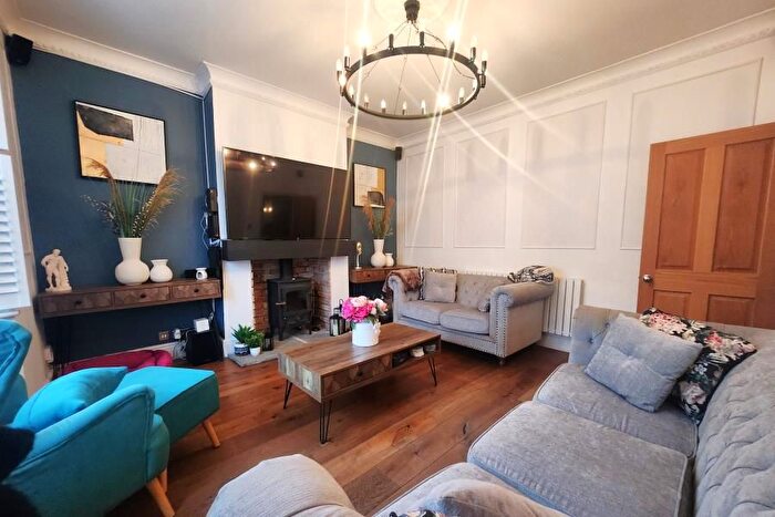 5 Bedroom Detached House To Rent In Addlestone, Surrey, KT15