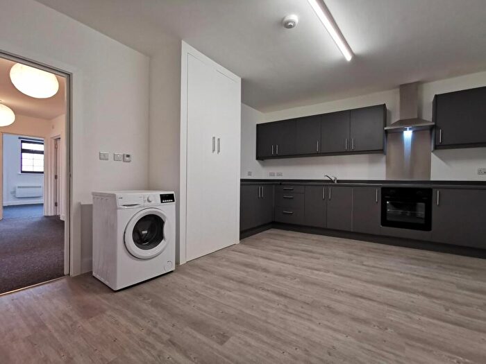 3 Bedroom Apartment To Rent In Villiers Road, Willesden, NW2