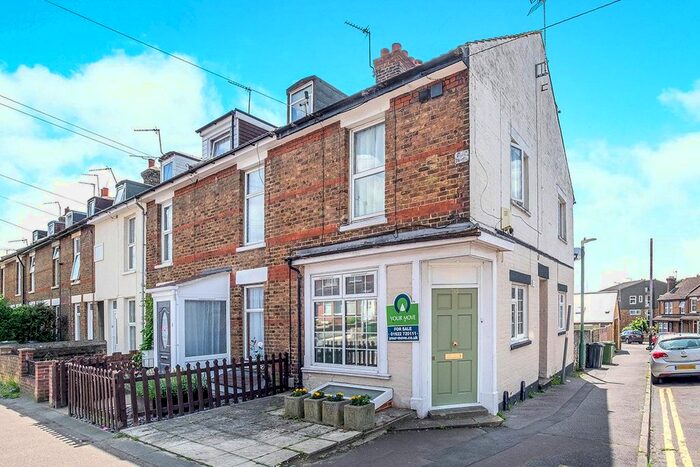 2 Bedroom End Of Terrace House To Rent In Tonbridge Road, Maidstone, Kent, ME16