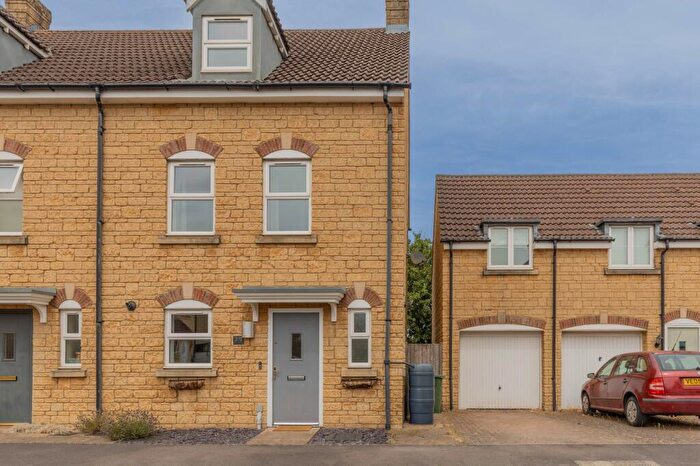 3 Bedroom Town House To Rent In Loiret Crescent, Malmesbury, SN16