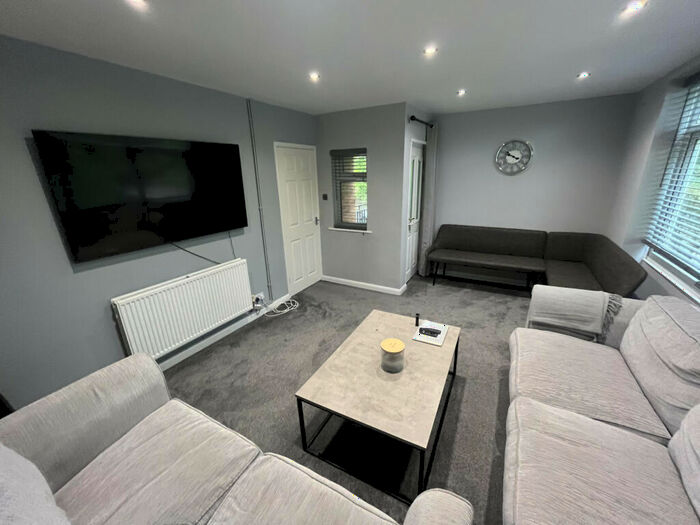 2 Bedroom Terraced House To Rent In Broomfield Crescent, Headingley, Leeds, LS6