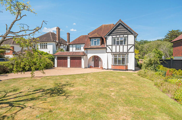 4 Bedroom Detached House For Sale In The Glen, Farnborough Park, Orpington, Kent, BR6