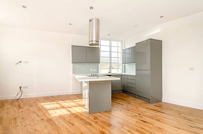 2 Bedroom Flat To Rent In Market Square, Bromley, London, BR1