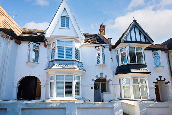 5 Bedroom Terraced House For Sale In Leighton Avenue, Leigh-on-sea, SS9