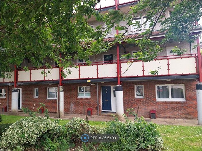 3 Bedroom Flat To Rent In Saunders Street, Gillingham, ME7