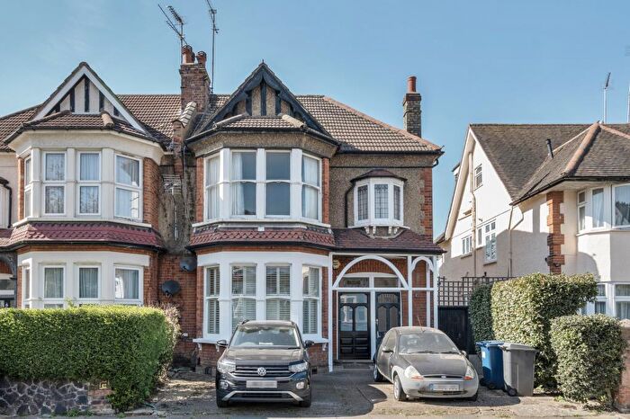 2 Bedroom Flat For Sale In Church Crescent, Finchley Central, N3