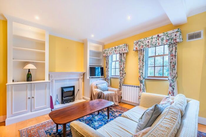 4 Bedroom Flat To Rent In Regents Bridge Gardens, London, SW8