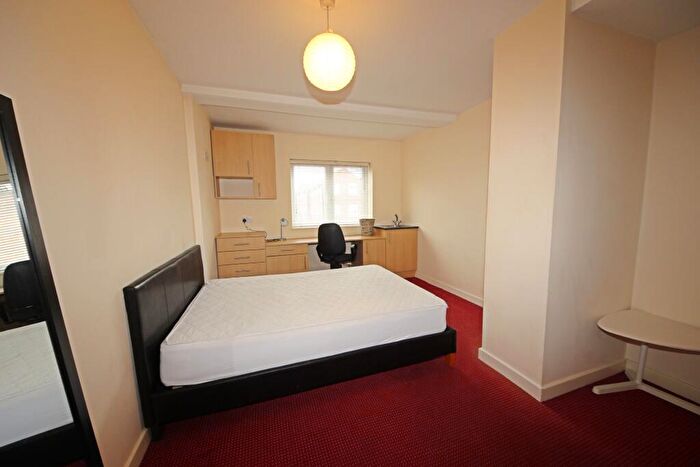 5 Bedroom Maisonette To Rent In Cardigan Road, Winton, Bournemouth, BH9