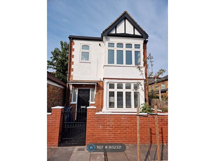2 Bedroom Flat To Rent In Burns Road, West Ealing, W13