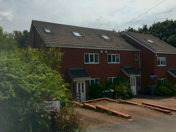 4 Bedroom End Of Terrace House To Rent In Diggery Close, Woodhall Drve, Kirkstall, Leeds, LS5