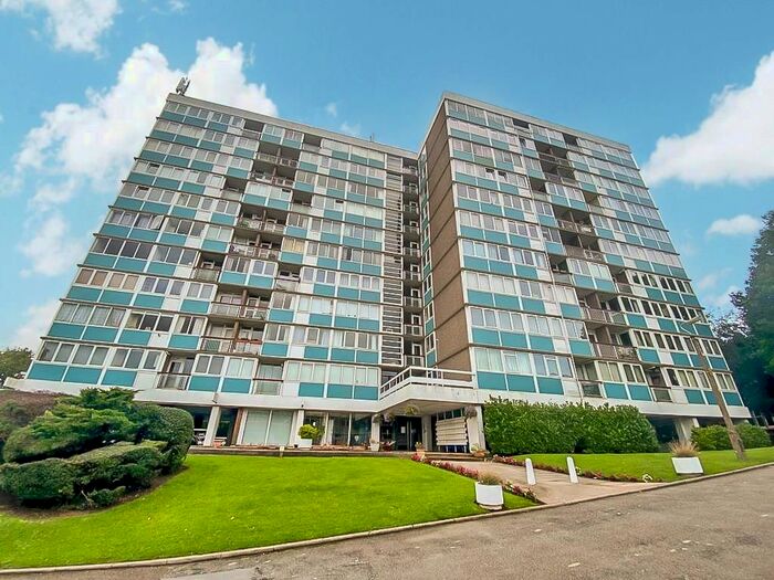 2 Bedroom Flat To Rent In Kenilworth Court, Styvechale, Coventry, West Midlands CV3