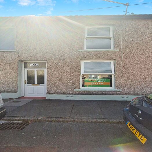 3 Bedroom Property To Rent In John Street, Resolven, Neath, SA11