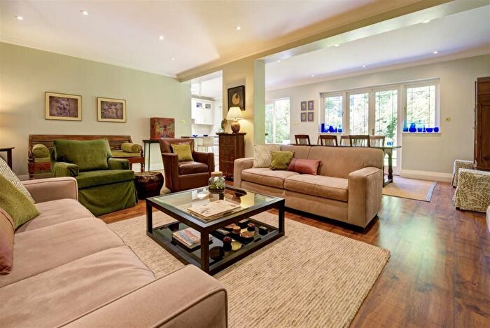 4 Bedroom Semi Detached House For Sale In Chingford, Essex, E4