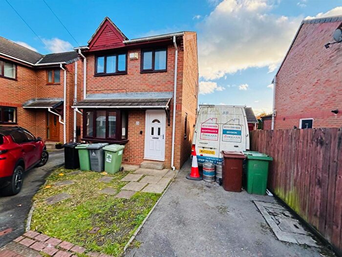 3 Bedroom Detached House For Sale In Elder Croft, Leeds, LS13