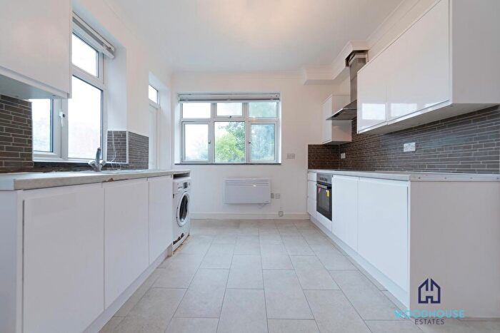 2 Bedroom Flat To Rent In Brondesbury Park, London, NW2