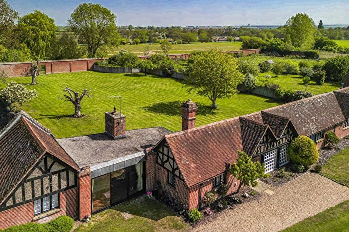 4 Bedroom Detached House For Sale In Rush Court Gardens, Shillingford, OX10