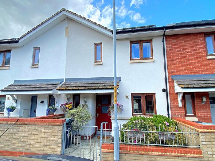 3 Bedroom Terraced House For Sale In Christianfields Avenue, Gravesend, DA12