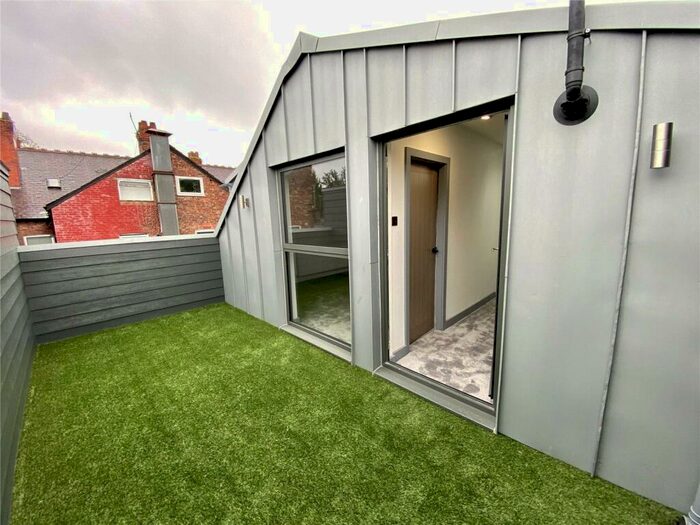 2 Bedroom Flat To Rent In Tripps Mews, Manchester, Greater Manchester, M20