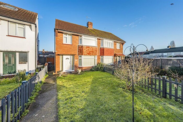 3 Bedroom Property For Sale In Greenacre, Windsor, SL4