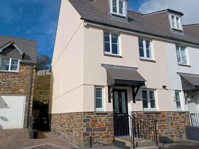 3 Bedroom Property To Rent In Lamorna Park, St. Austell, PL25