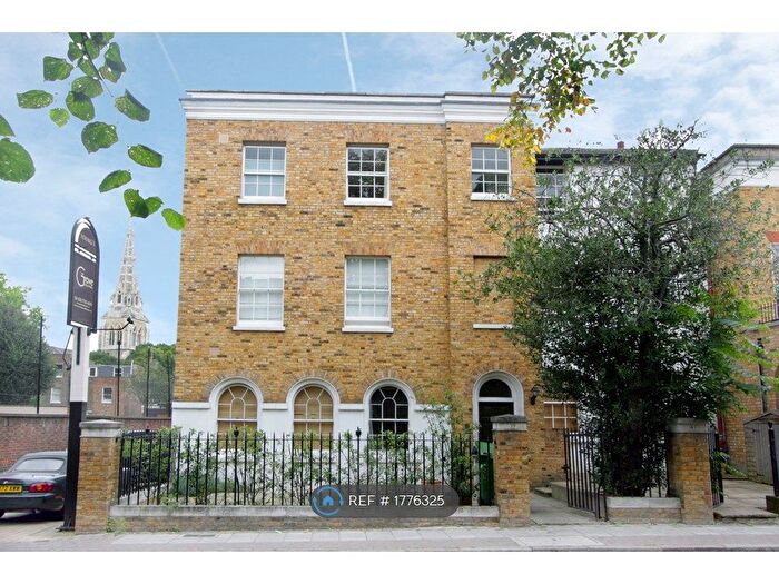 3 Bedroom Maisonette To Rent In Grove Lane, London, SE5