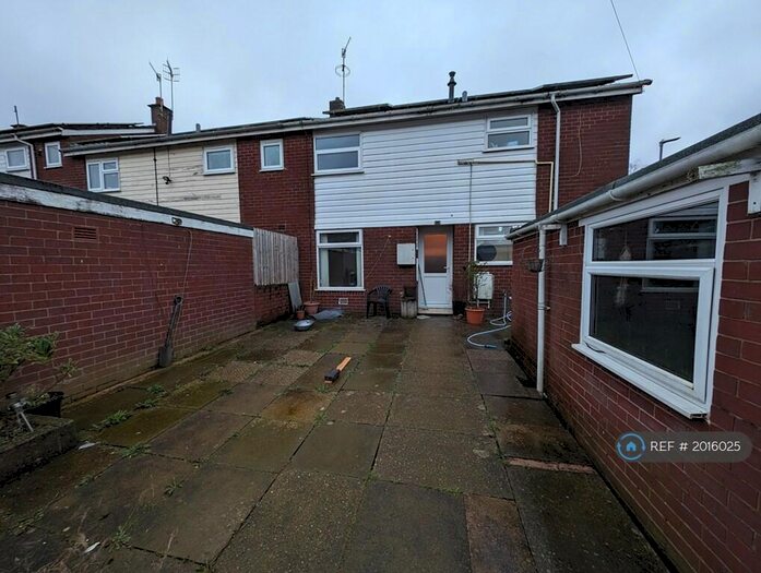 3 Bedroom End Of Terrace House To Rent In Patrick Place, Brindley Ford, Stoke-On-Trent, ST8