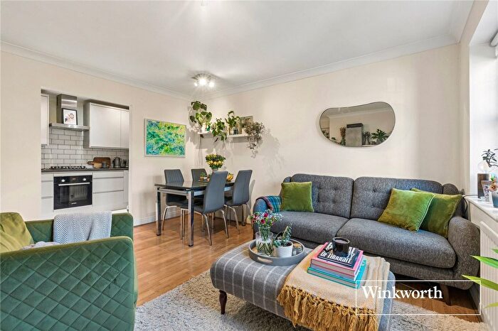 2 Bedroom Flat For Sale In Shillingford Close, Mill Hill East, London, NW7