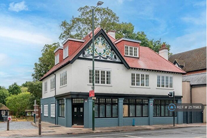 2 Bedroom Flat To Rent In Hampton Court Road, Kingston Upon Thames, KT1