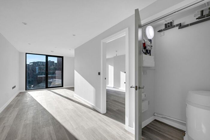 1 Bedroom Flat To Rent In Apex Lofts, Warwick Street, Birmingham, B12