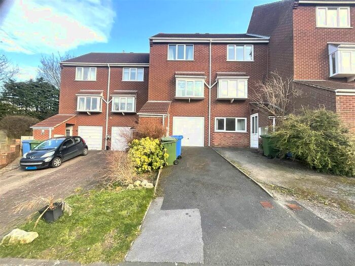 2 Bedroom Property To Rent In Trinity Close, Scarborough, YO11