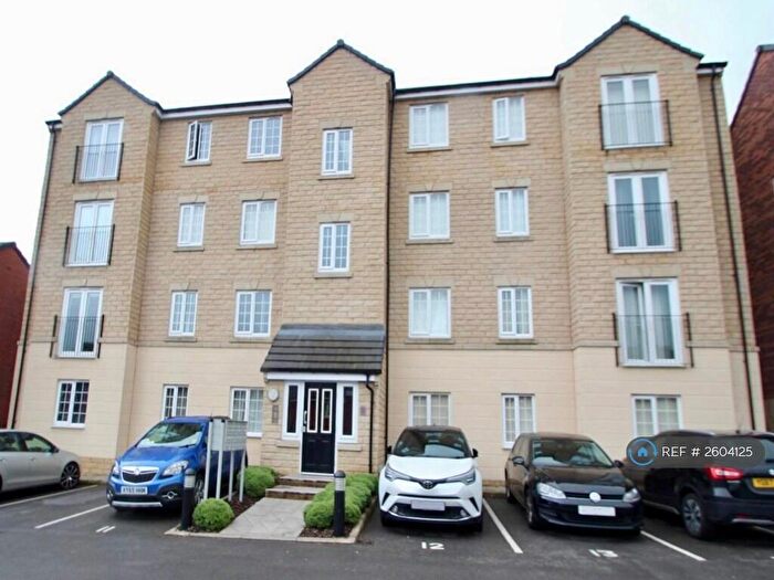 2 Bedroom Flat To Rent In Langsett Court, Bradford, BD9