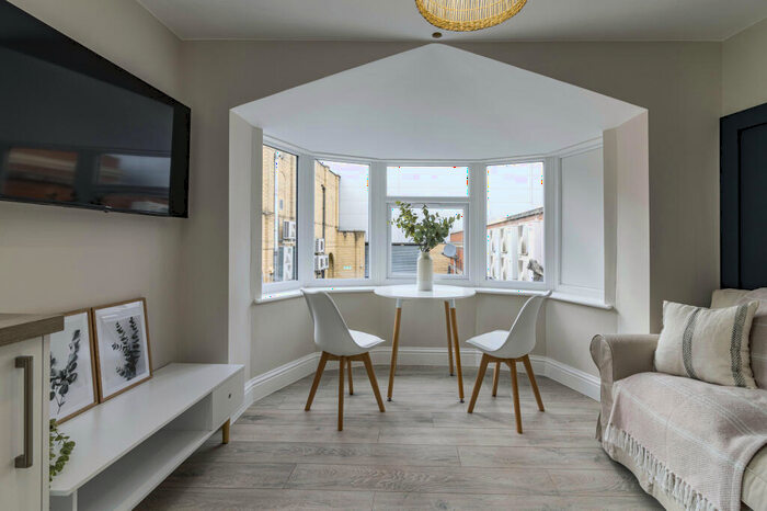 1 Bedroom Flat To Rent In Apartment Powell House - Bed, LN5