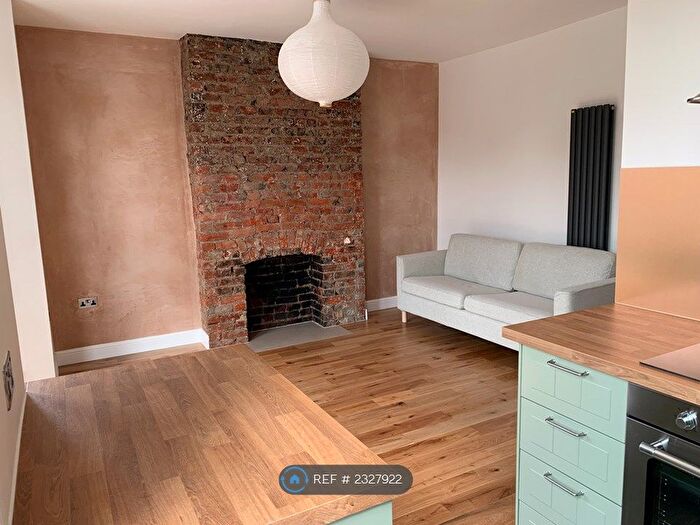 2 Bedroom Flat To Rent In Cornwall Road, London, N4