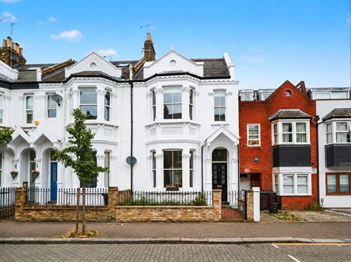 2 Bedroom Flat For Sale In Norroy Road, Putney, London, SW15