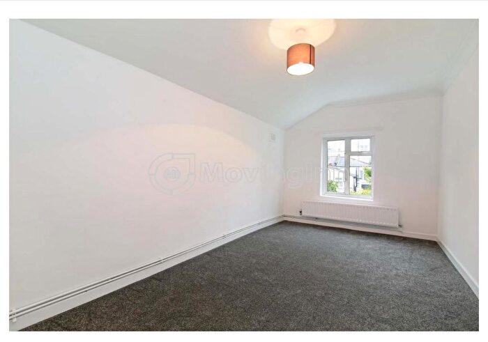 1 Bedroom Flat To Rent In Kirkwood Road, Nunhead, London, SE15