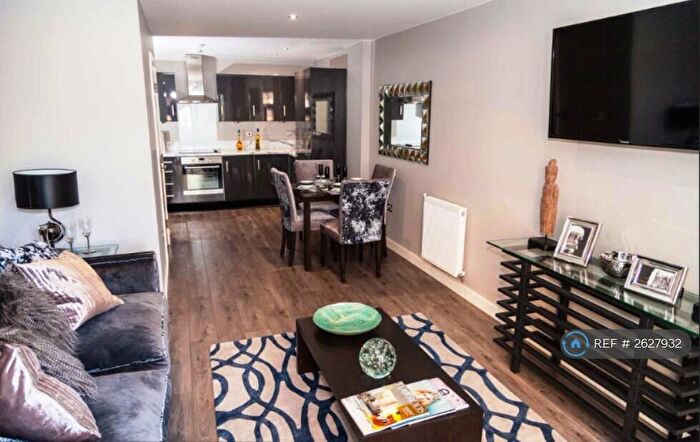 2 Bedroom Flat To Rent In Crown Drive, Romford, RM7