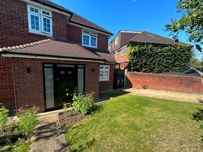 2 Bedroom Semi-detached House To Rent In Greenford, UB6