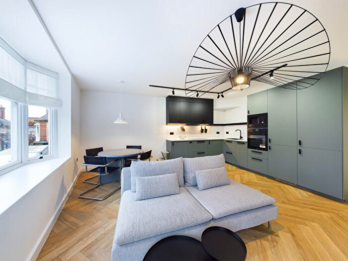 2 Bedroom Flat To Rent In East Street, Horsham, RH12