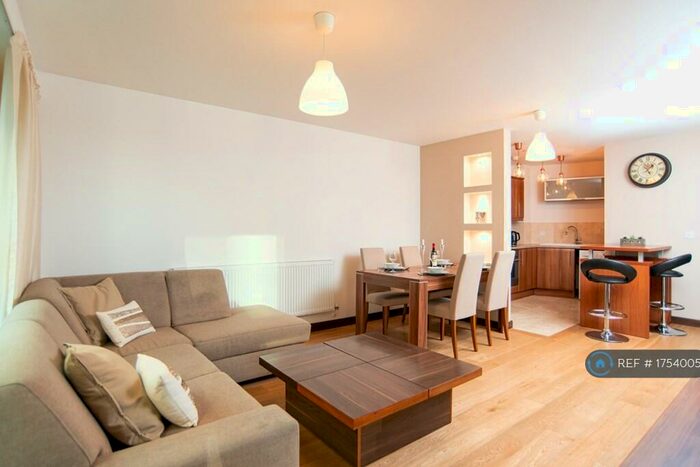 2 Bedroom Flat To Rent In Bridges Court Rd, London, SW11