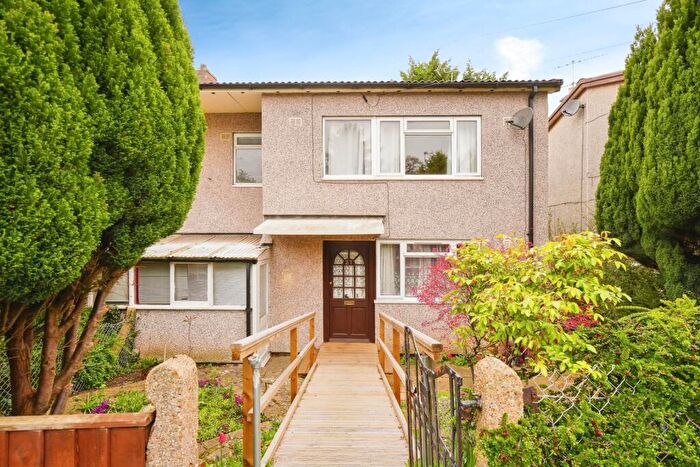 3 Bedroom Semi Detached House For Sale In Court Farm Road, Oxford, Oxfordshire, OX4