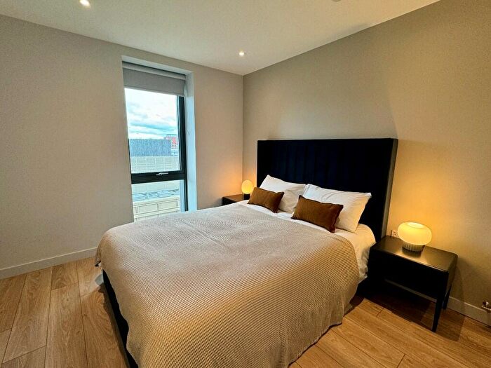 2 Bedroom Apartment To Rent In Clyde Place, Glasgow, G5