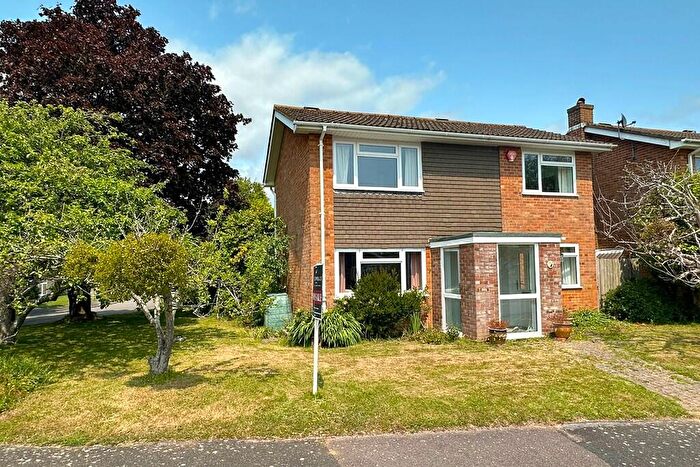 3 Bedroom Detached House For Sale In Golden Crescent, Everton, Lymington, Hampshire, SO41
