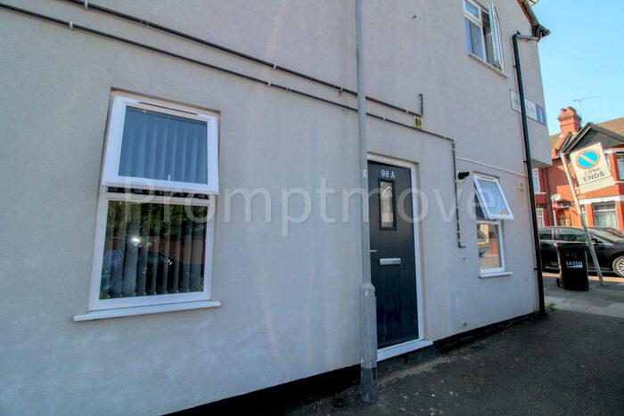 Flat To Rent In Warwick Road West Luton, LU4
