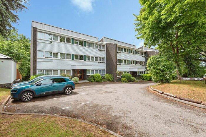 2 Bedroom Flat For Sale In Pirton Road, Hitchin, Hertfordshire, SG5