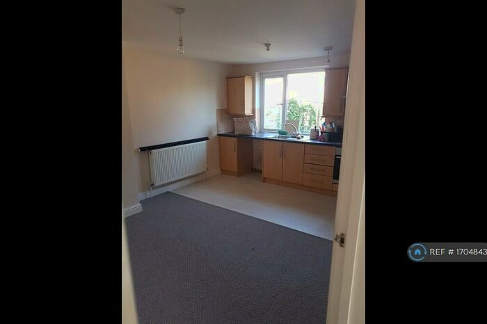 1 Bedroom Flat To Rent In Marshfield Road, Bristol, BS16