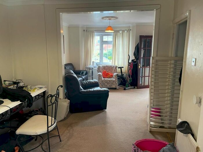 3 Bedroom End Of Terrace House To Rent In Oakdene Road, Uxbridge, UB10